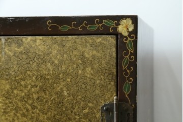 アジアンヴィンテージ　オリエンタル　花鳥文様が美しい収納棚　(R-087494)