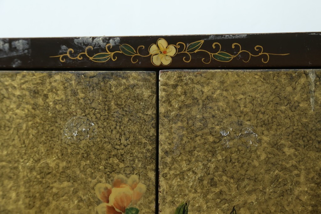 アジアンヴィンテージ　オリエンタル　花鳥文様が美しい収納棚　(R-087494)