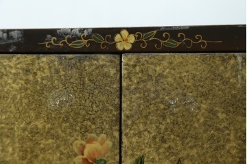 アジアンヴィンテージ　オリエンタル　花鳥文様が美しい収納棚　(R-087494)