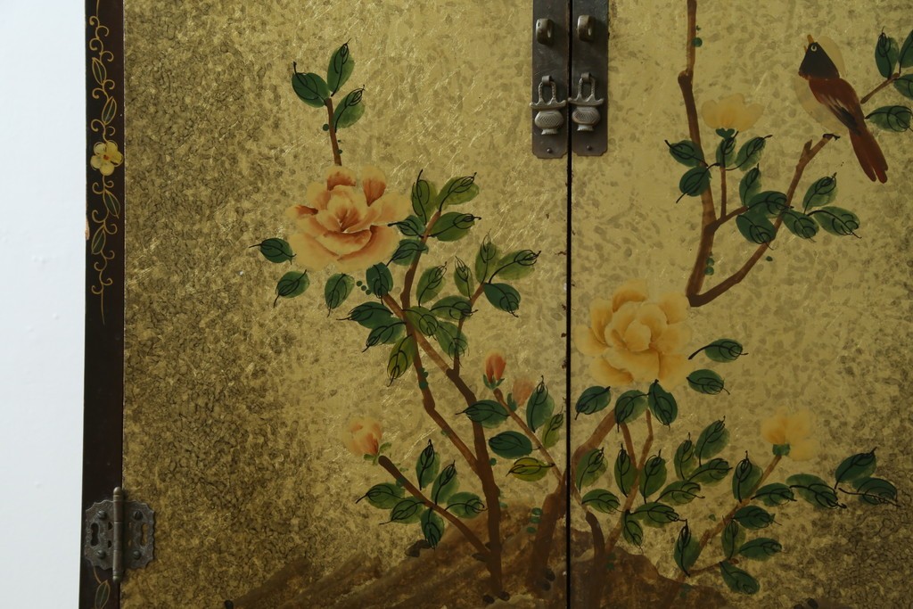 アジアンヴィンテージ　オリエンタル　花鳥文様が美しい収納棚　(R-087494)