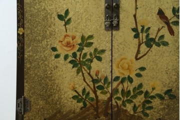 アジアンヴィンテージ　オリエンタル　花鳥文様が美しい収納棚　(R-087494)