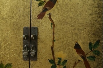 アジアンヴィンテージ　オリエンタル　花鳥文様が美しい収納棚　(R-087494)