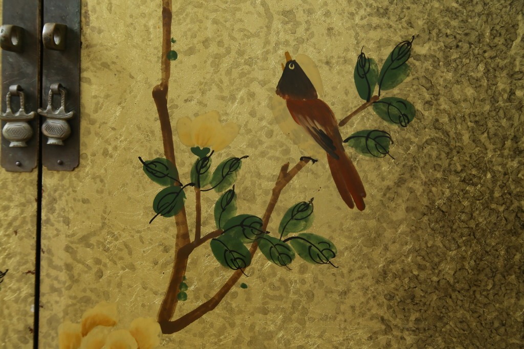 アジアンヴィンテージ　オリエンタル　花鳥文様が美しい収納棚　(R-087494)