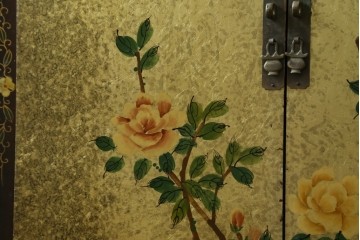 アジアンヴィンテージ　オリエンタル　花鳥文様が美しい収納棚　(R-087494)