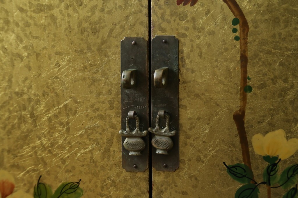 アジアンヴィンテージ　オリエンタル　花鳥文様が美しい収納棚　(R-087494)