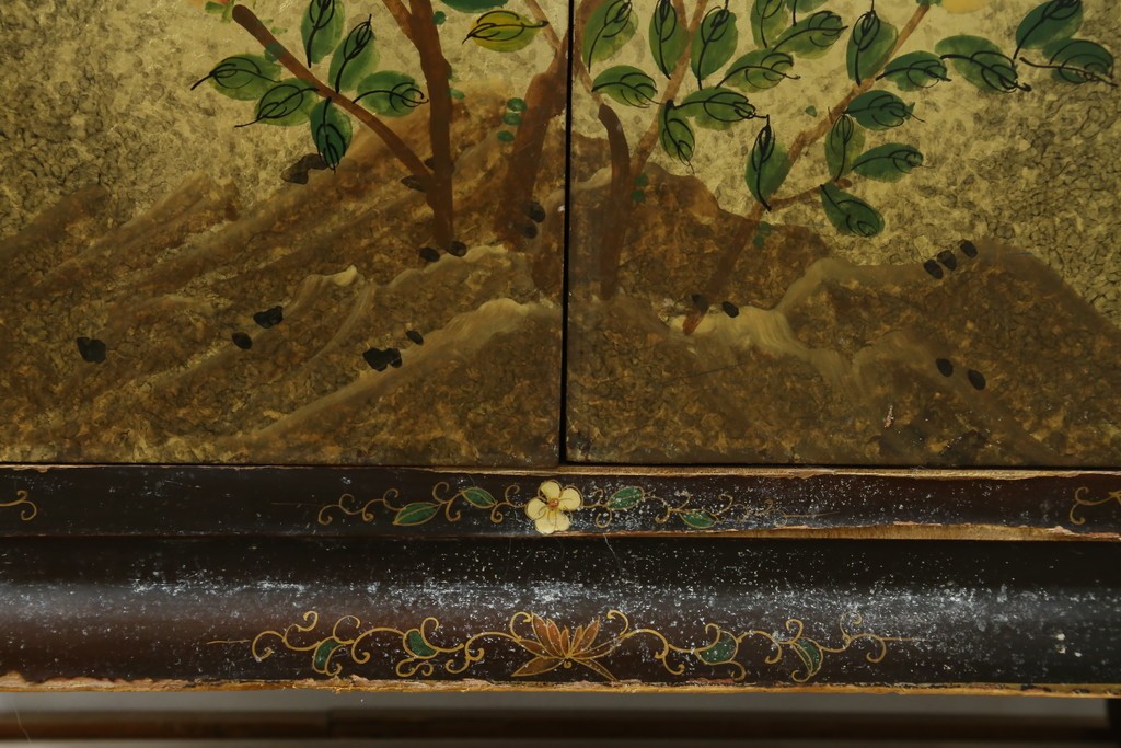 アジアンヴィンテージ　オリエンタル　花鳥文様が美しい収納棚　(R-087494)