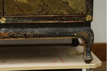 アジアンヴィンテージ　オリエンタル　花鳥文様が美しい収納棚　(R-087494)