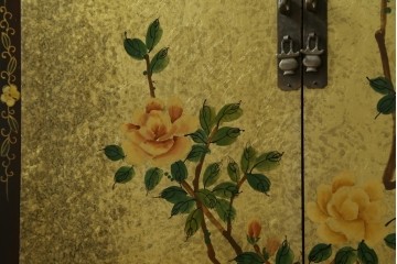 アジアンヴィンテージ　オリエンタル　花鳥文様が美しい収納棚　(R-087494)