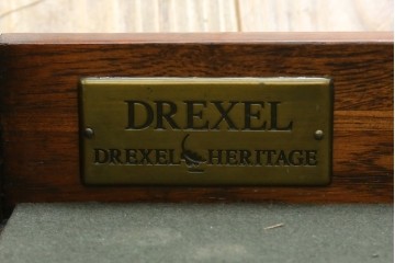 中古　DREXEL HERITAGE(ドレクセルヘリテイジ)　上品な佇まいのコンソールテーブル　(R-087495)