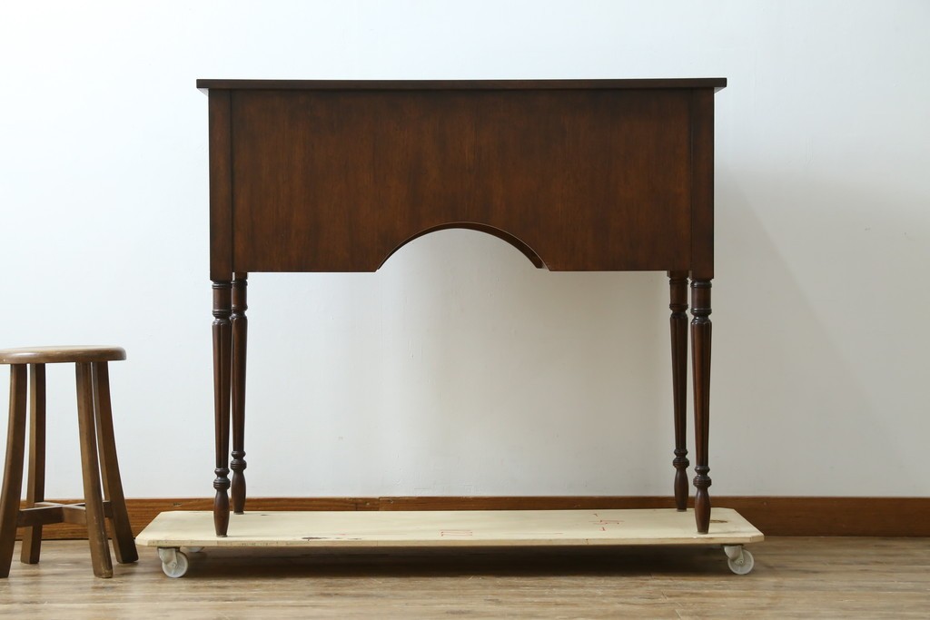 中古　DREXEL HERITAGE(ドレクセルヘリテイジ)　上品な佇まいのコンソールテーブル　(R-087495)