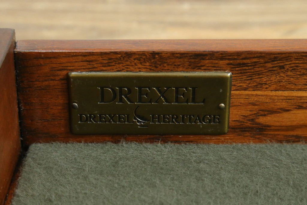 中古　DREXEL HERITAGE(ドレクセルヘリテイジ)　上品な佇まいのコンソールテーブル　(R-087495)