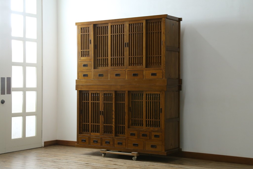 中古　美品　タモ材　格子戸が美しい水屋箪笥　(R-087497)