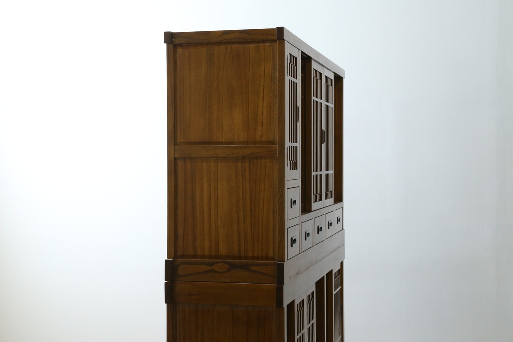 中古　美品　タモ材　格子戸が美しい水屋箪笥　(R-087497)