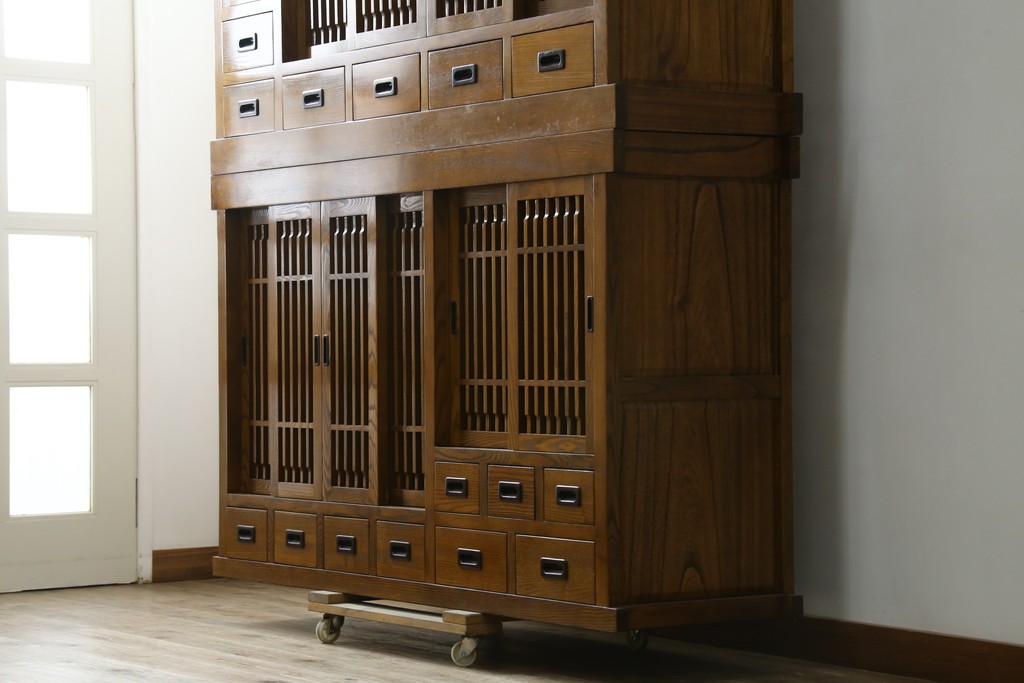 中古　美品　タモ材　格子戸が美しい水屋箪笥　(R-087497)