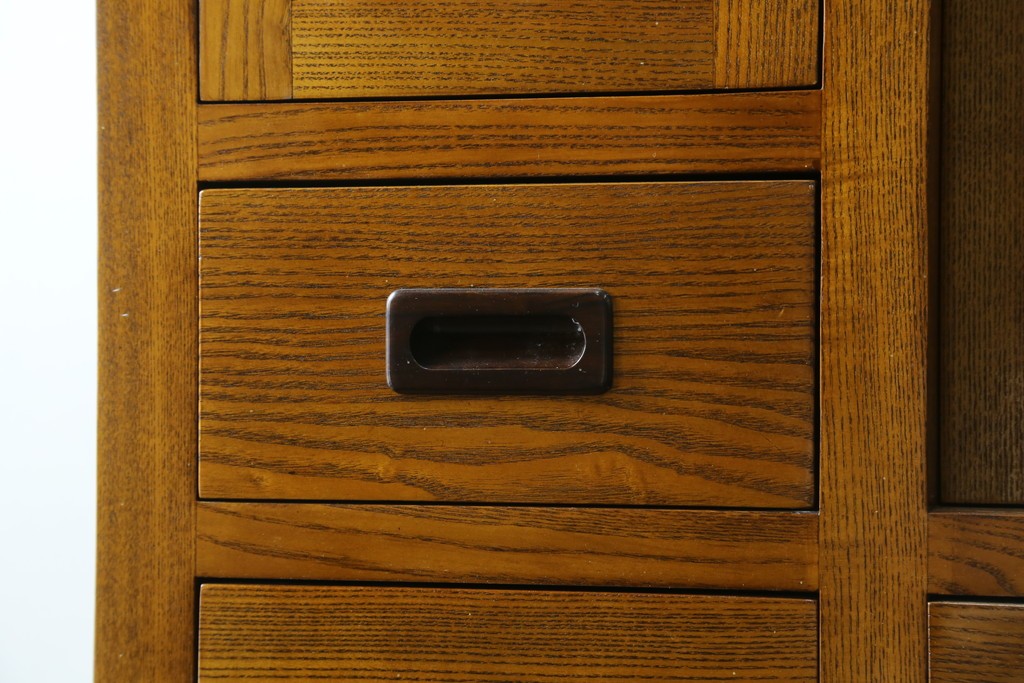 中古　美品　タモ材　格子戸が美しい水屋箪笥　(R-087497)