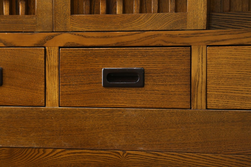 中古　美品　タモ材　格子戸が美しい水屋箪笥　(R-087497)