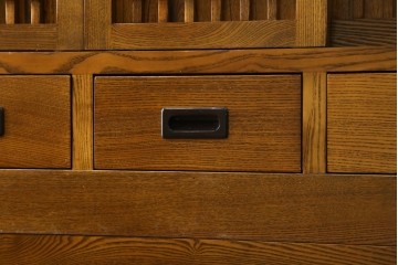 中古　美品　タモ材　格子戸が美しい水屋箪笥　(R-087497)