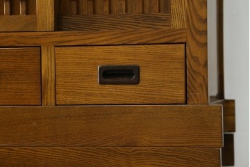 中古　美品　タモ材　格子戸が美しい水屋箪笥　(R-087497)