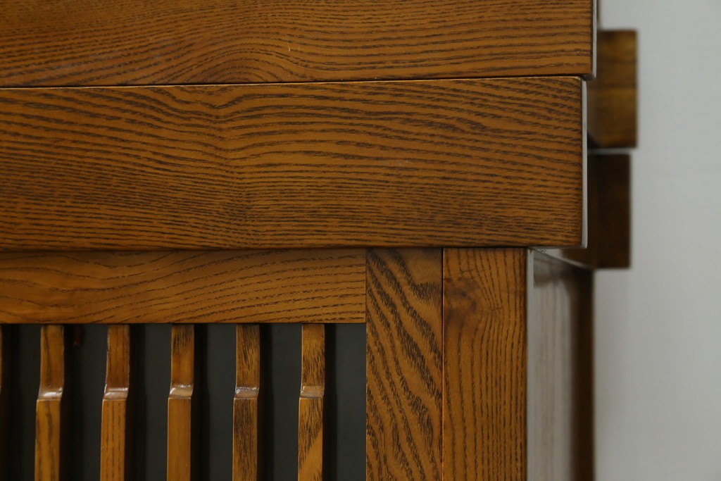 中古　美品　タモ材　格子戸が美しい水屋箪笥　(R-087497)