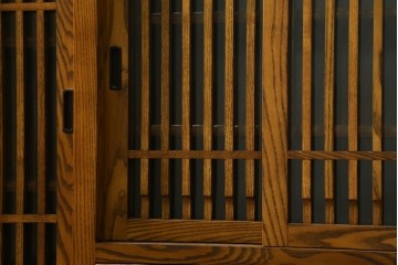 中古　美品　タモ材　格子戸が美しい水屋箪笥　(R-087497)