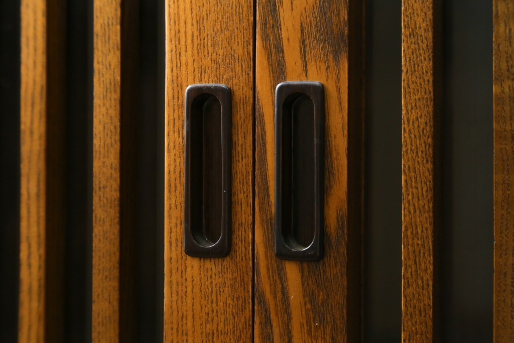 中古　美品　タモ材　格子戸が美しい水屋箪笥　(R-087497)