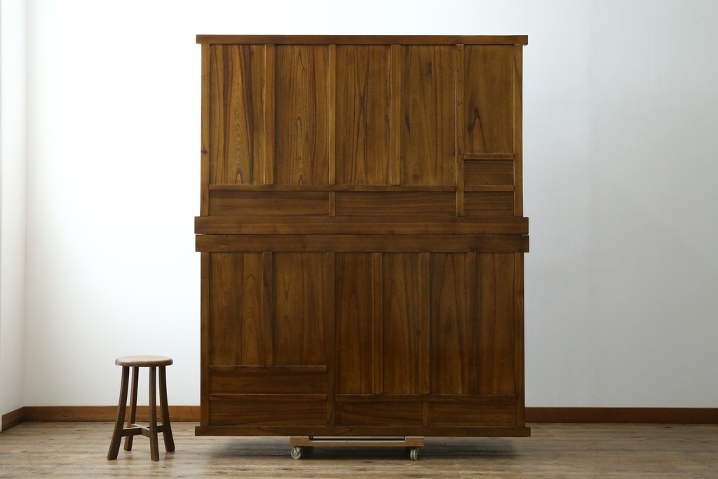 中古　美品　タモ材　格子戸が美しい水屋箪笥　(R-087497)