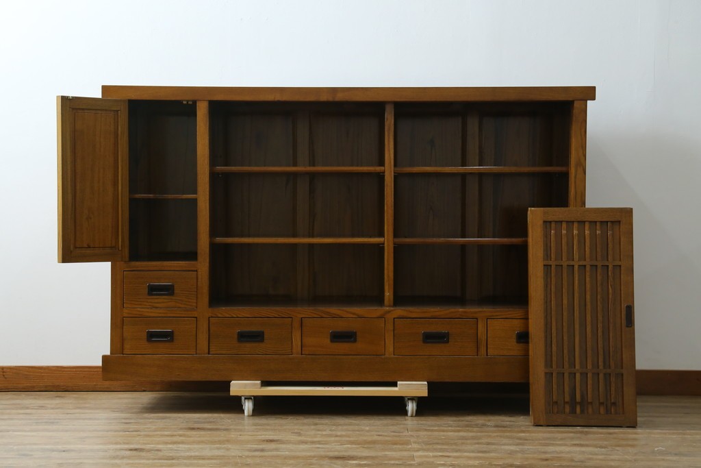 中古　美品　タモ材　格子戸の水屋箪笥サイドボード　(R-087498)