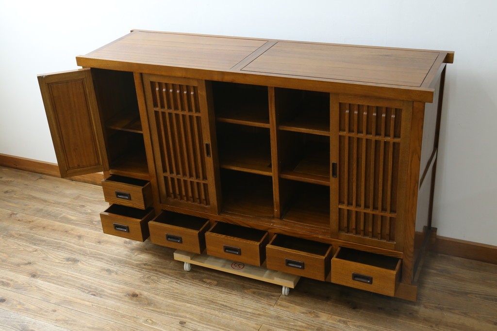 中古　美品　タモ材　格子戸の水屋箪笥サイドボード　(R-087498)