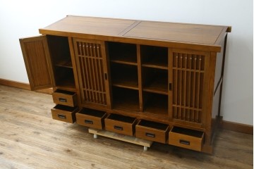 中古　美品　タモ材　格子戸の水屋箪笥サイドボード　(R-087498)