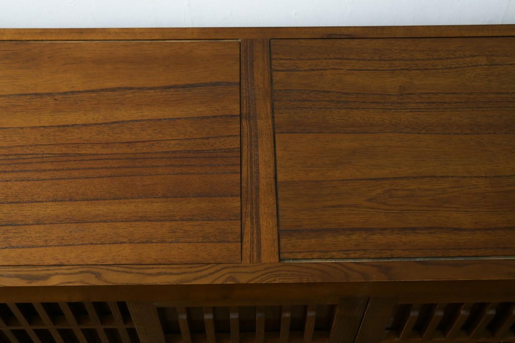 中古　美品　タモ材　格子戸の水屋箪笥サイドボード　(R-087498)