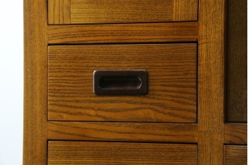 中古　美品　タモ材　格子戸の水屋箪笥サイドボード　(R-087498)