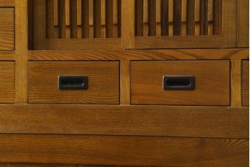 中古　美品　タモ材　格子戸の水屋箪笥サイドボード　(R-087498)