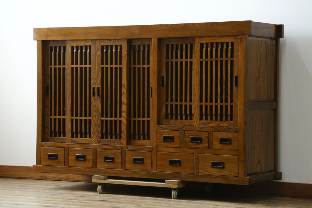 中古　美品　タモ材　格子戸の水屋箪笥サイドボード　(R-087499)