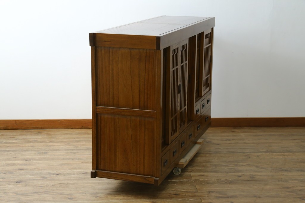 中古　美品　タモ材　格子戸の水屋箪笥サイドボード　(R-087499)