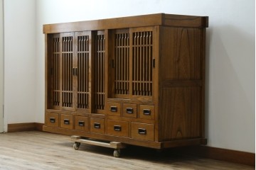 中古　美品　タモ材　格子戸の水屋箪笥サイドボード　(R-087499)