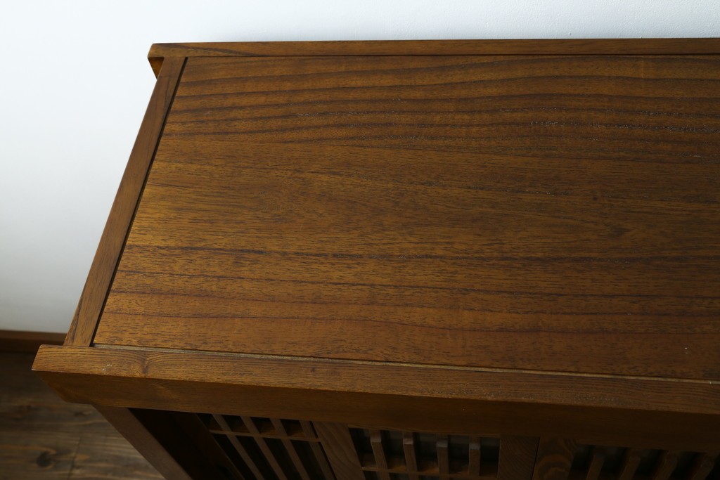 中古　美品　タモ材　格子戸の水屋箪笥サイドボード　(R-087499)