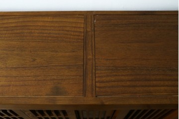 中古　美品　タモ材　格子戸の水屋箪笥サイドボード　(R-087499)