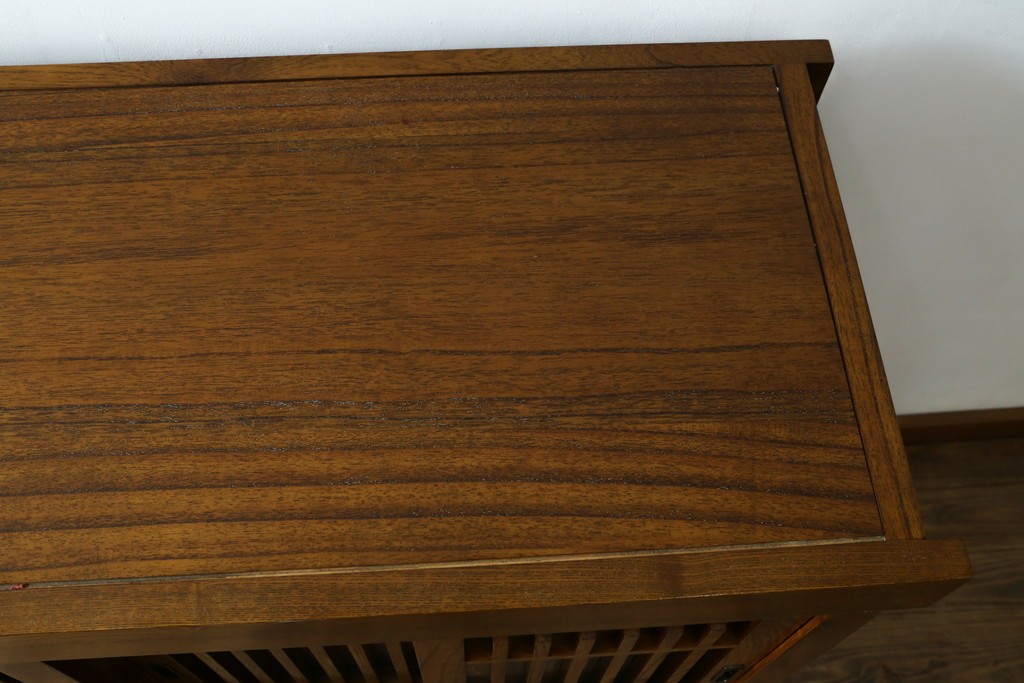 中古　美品　タモ材　格子戸の水屋箪笥サイドボード　(R-087499)