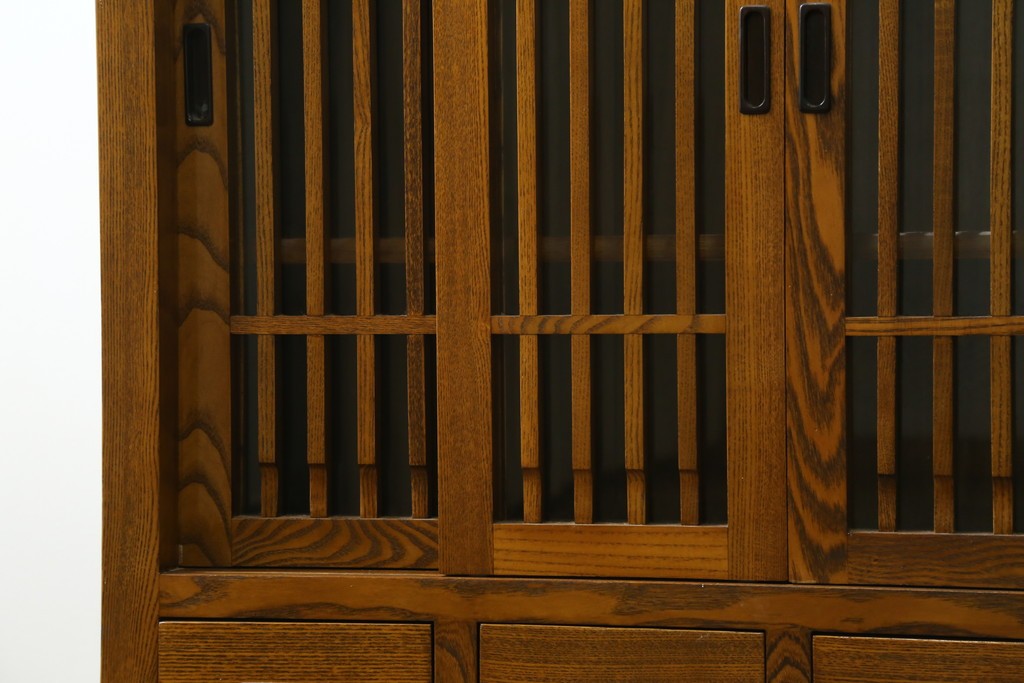 中古　美品　タモ材　格子戸の水屋箪笥サイドボード　(R-087499)