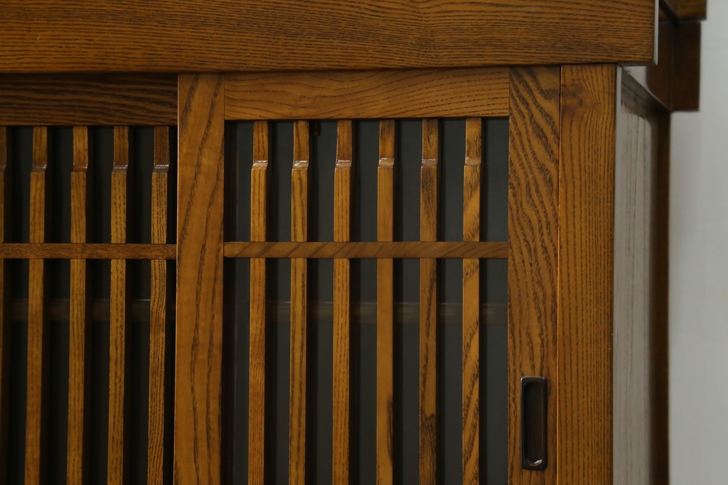 中古　美品　タモ材　格子戸の水屋箪笥サイドボード　(R-087499)