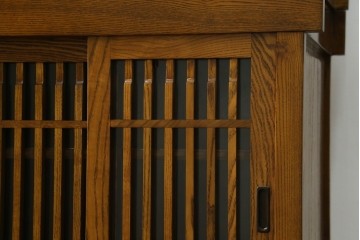 中古　美品　タモ材　格子戸の水屋箪笥サイドボード　(R-087499)