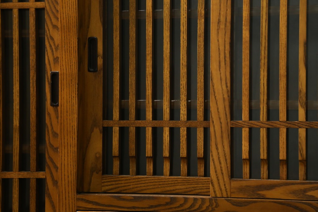 中古　美品　タモ材　格子戸の水屋箪笥サイドボード　(R-087499)