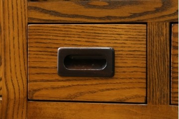 中古　美品　タモ材　格子戸の水屋箪笥サイドボード　(R-087499)