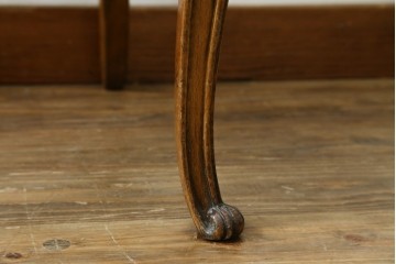 中古　イタリア高級家具　メデア(Medea)　優雅な彫刻と鋲打ちの本革シートが美しいダイニングチェア　定価約40万円　(R-087500)