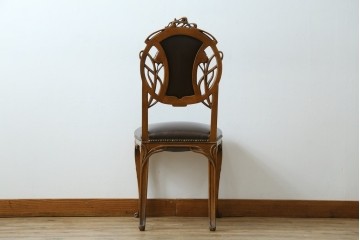 中古　イタリア高級家具　メデア(Medea)　優雅な彫刻と鋲打ちの本革シートが美しいダイニングチェア　定価約40万円　(R-087500)