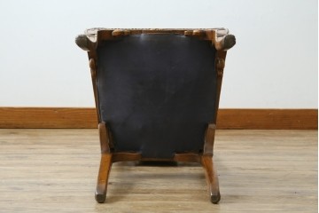 中古　イタリア高級家具　メデア(Medea)　優雅な彫刻と鋲打ちの本革シートが美しいダイニングチェア　定価約40万円　(R-087500)