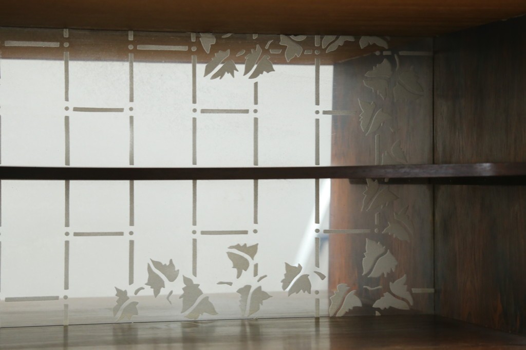 デンマークヴィンテージ　美品　Westergaards Mobelfabrik(ウエスタゴーズ・モーベルファブリック)　Erik Jensen(エリック・ジェンセン)デザイン　チーク材　ミラー装飾がお洒落なサイドボード　(R-087501)