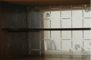 デンマークヴィンテージ　美品　Westergaards Mobelfabrik(ウエスタゴーズ・モーベルファブリック)　Erik Jensen(エリック・ジェンセン)デザイン　チーク材　ミラー装飾がお洒落なサイドボード　(R-087501)