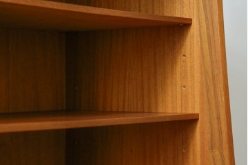 デンマークヴィンテージ　美品　Westergaards Mobelfabrik(ウエスタゴーズ・モーベルファブリック)　Erik Jensen(エリック・ジェンセン)デザイン　チーク材　ミラー装飾がお洒落なサイドボード　(R-087501)