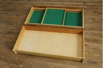 デンマークヴィンテージ　美品　Westergaards Mobelfabrik(ウエスタゴーズ・モーベルファブリック)　Erik Jensen(エリック・ジェンセン)デザイン　チーク材　ミラー装飾がお洒落なサイドボード　(R-087501)